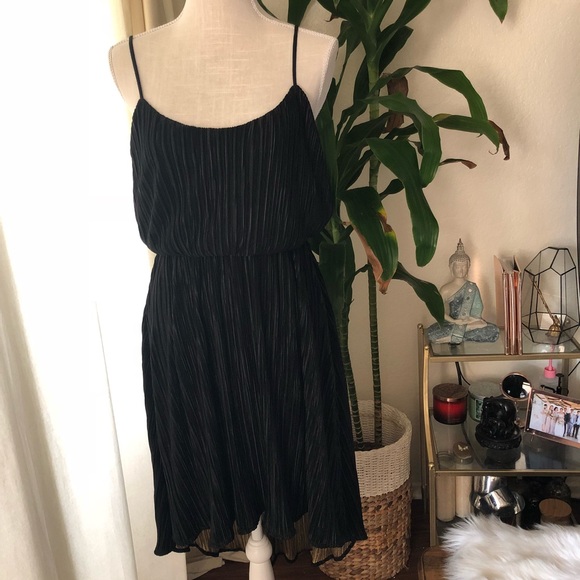 SOLD🦋 3 for $30🦋Rules of etiquette pleated dress - Picture 2 of 7